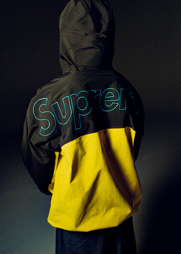 Supreme®/The North Face® Taped Seam Shell Jacket